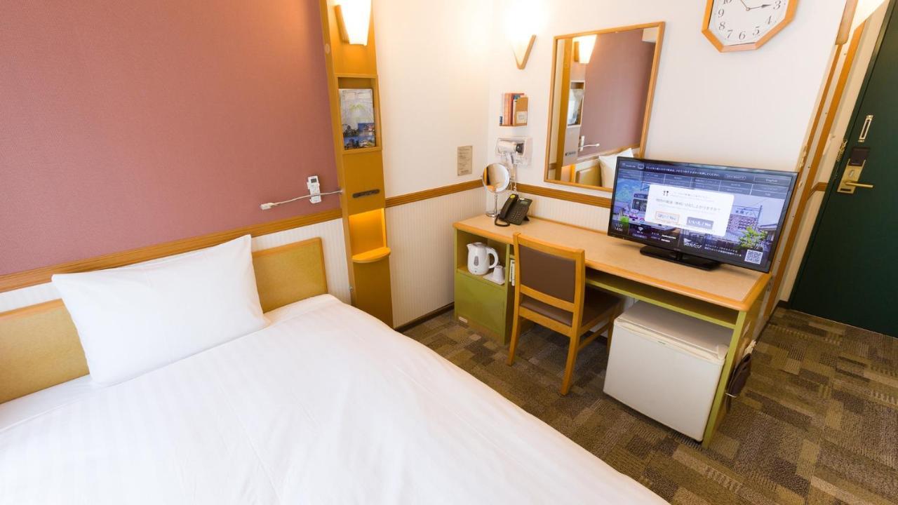 Toyoko Inn Shin-Yokohama Ekimae Honkan Buitenkant foto
