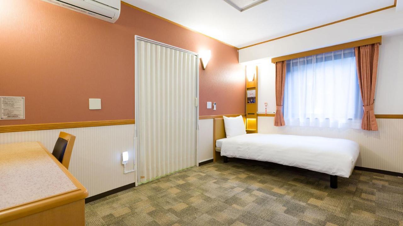 Toyoko Inn Shin-Yokohama Ekimae Honkan Buitenkant foto