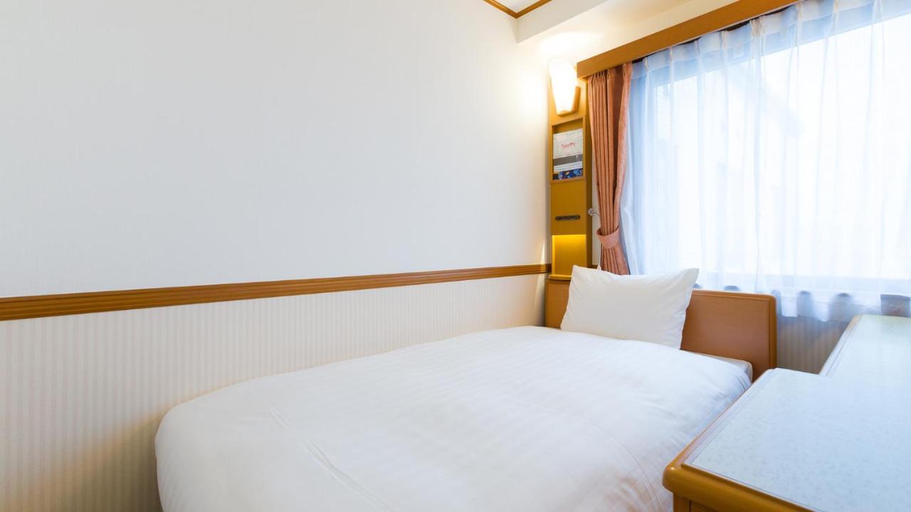 Toyoko Inn Shin-Yokohama Ekimae Honkan Buitenkant foto