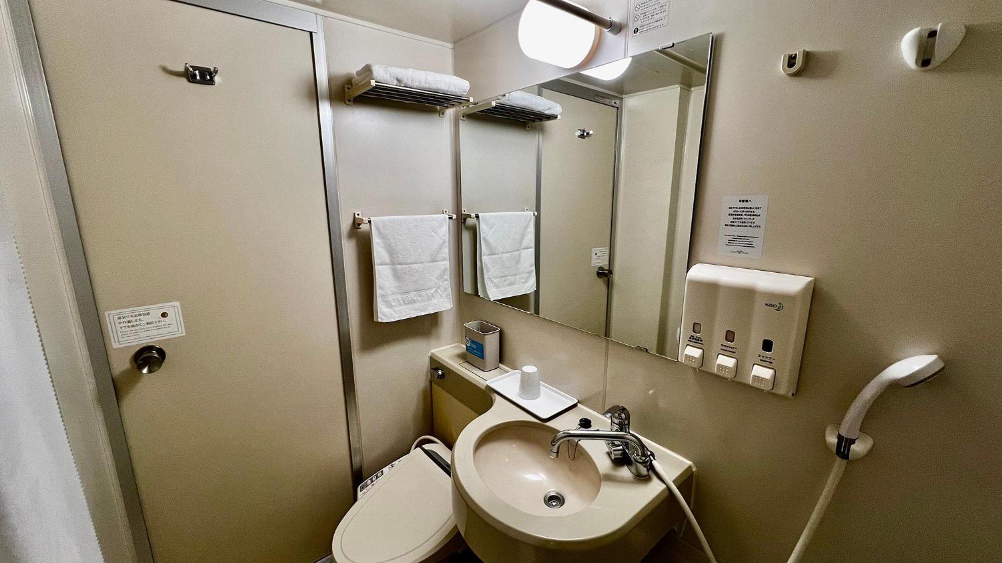 Toyoko Inn Shin-Yokohama Ekimae Honkan Buitenkant foto